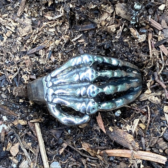 Vintage-Style Punk Skeleton Hand Wrap Around Emo Silver Alloy Ring Size 11.75 - Picture 1 of 16